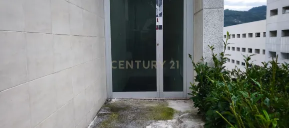 186m² Commercial property in Vizela, Portugal No. 11738 3