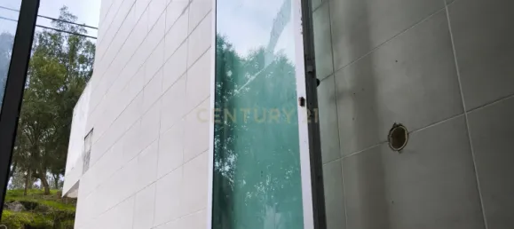 186m² Commercial property in Vizela, Portugal No. 11738 4