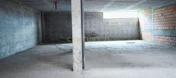 186m² Commercial property in Vizela, Portugal No. 11738 9