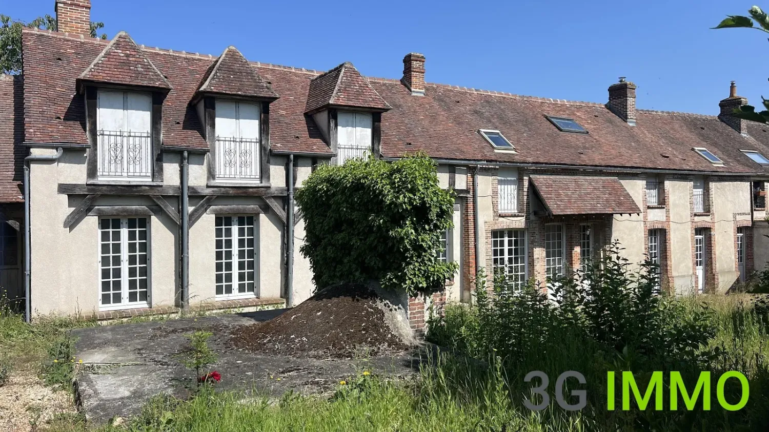 Casa de 4 dormitorios en Nogent-le-Roi, France No. 321917