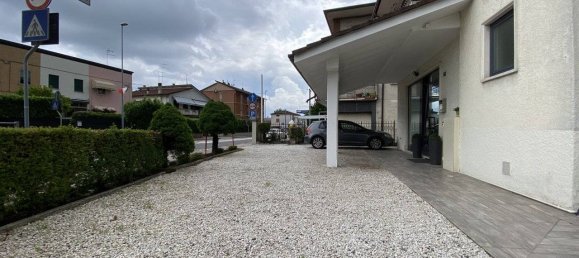 58m² Commercial property in Creazzo, Italy No. 341413 4