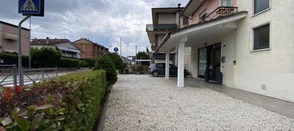 58m² Commercial property in Creazzo, Italy No. 341413 3