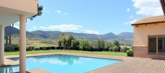 6 bedrooms Villa in Alicante, Spain No. 186391 2