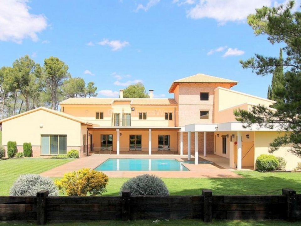 6 bedrooms Villa in Alicante, Spain No. 186391