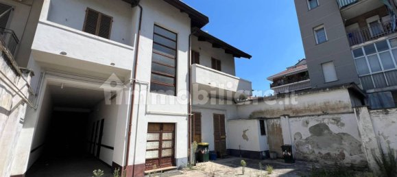 7 bedrooms House in Turin, Italy No. 297877 6