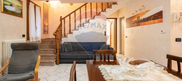 2 bedrooms Villa in Poviglio, Italy No. 282270 8