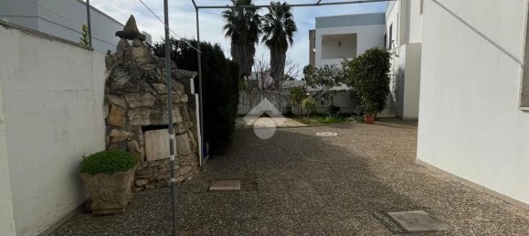 11 rooms House in Taviano, Italy No. 145666 3