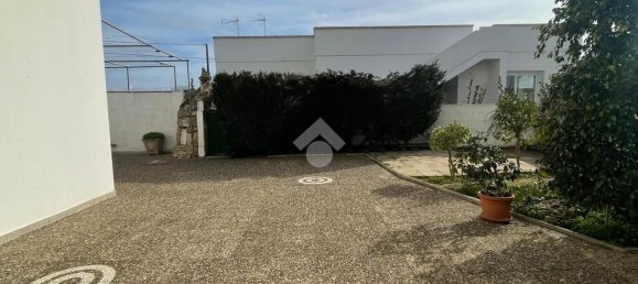 11 rooms House in Taviano, Italy No. 145666 2