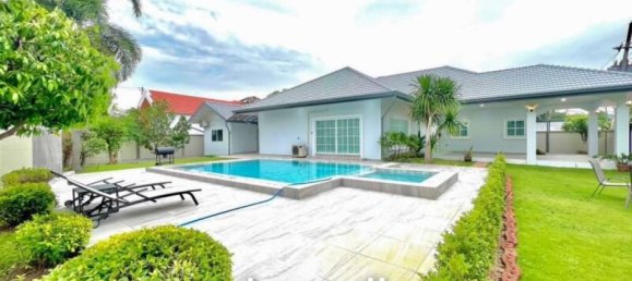 5 bedrooms Villa in Bang Lamung, Thailand No. 17483 2