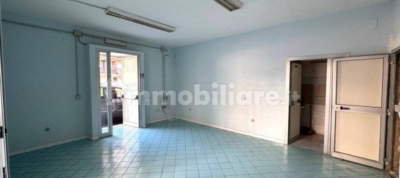 2-Zimmer Gewerbliche Immobilie in Sarno, Italy, Nr. 301198 2
