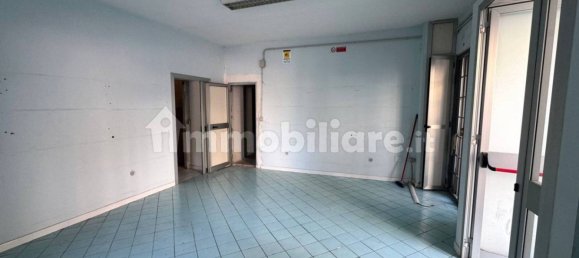 2-Zimmer Gewerbliche Immobilie in Sarno, Italy, Nr. 301198 4