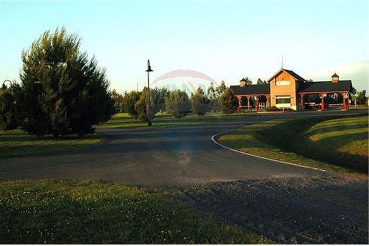  Land in General Rodriguez, Argentina No. 33098