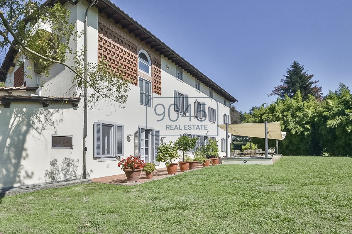 7 bedrooms Villa in Lucca, Italy No. 404324