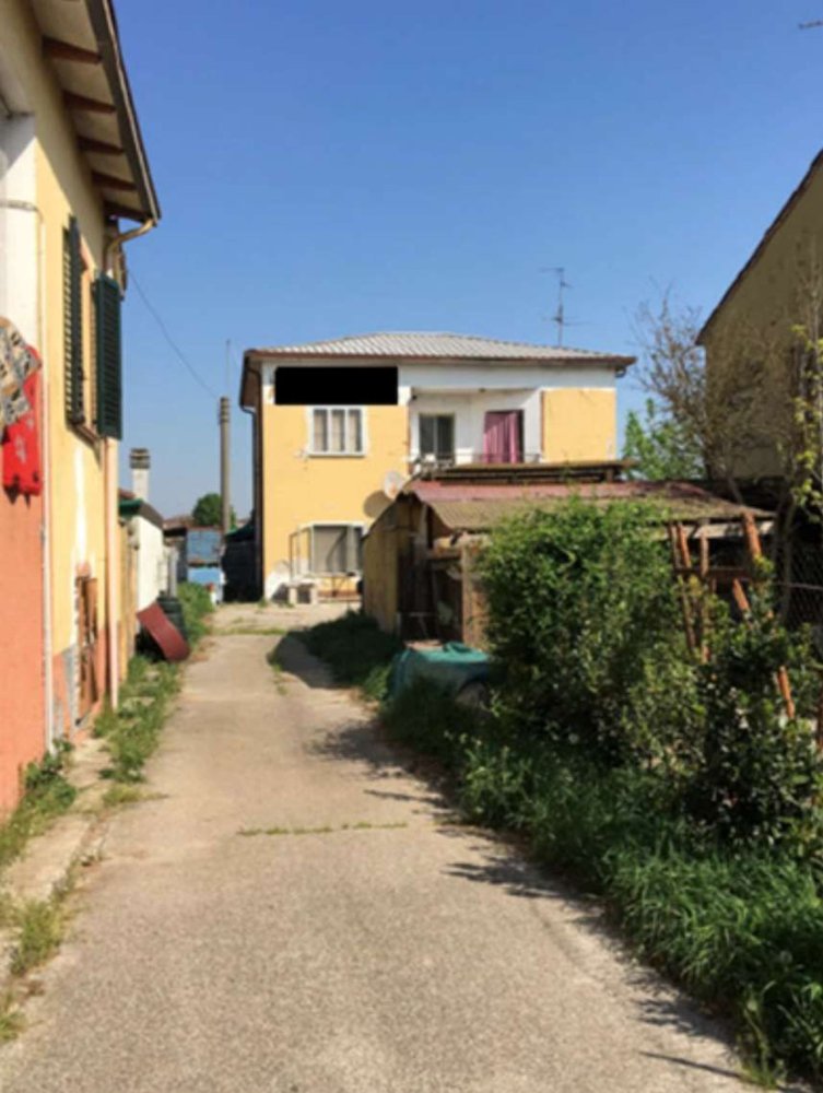 490m² Commercial property in Canneto sull'Oglio, Italy No. 392687