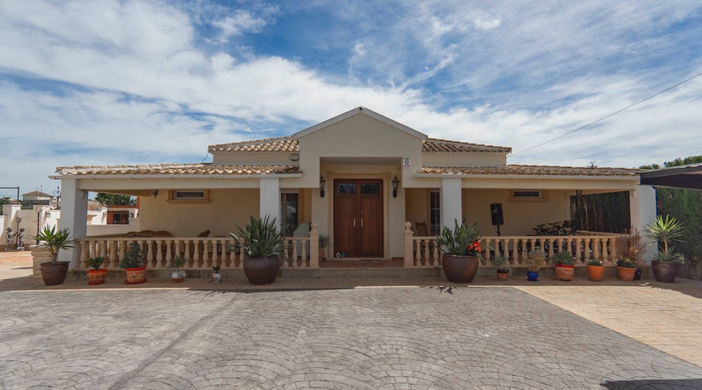 Villa T6 em Almoradi, Spain N.º 200895