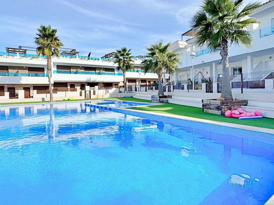 3 bedrooms Townhouse in Torrevieja, Spain No. 209131