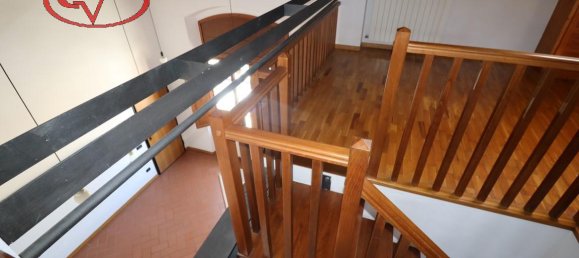 2-salle Appartement à Montevarchi, Italy No. 235103 14