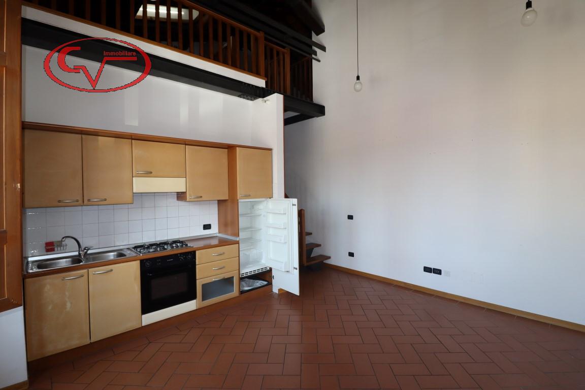 2-salle Appartement à Montevarchi, Italy No. 235103