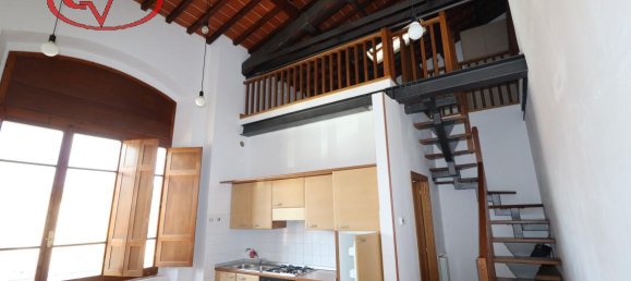 2-salle Appartement à Montevarchi, Italy No. 235103 3