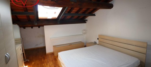 2-salle Appartement à Montevarchi, Italy No. 235103 12