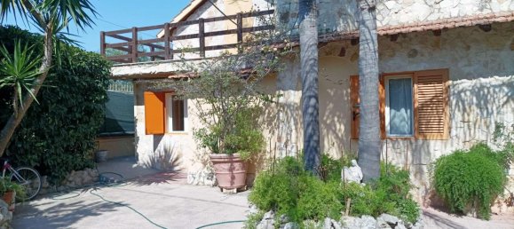 Villa de 4 habitaciónes en Trani, Italy No. 5669 14