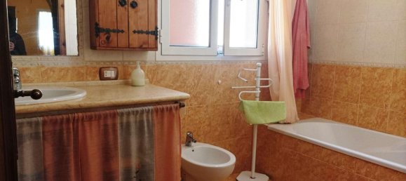 Villa de 4 habitaciónes en Trani, Italy No. 5669 11