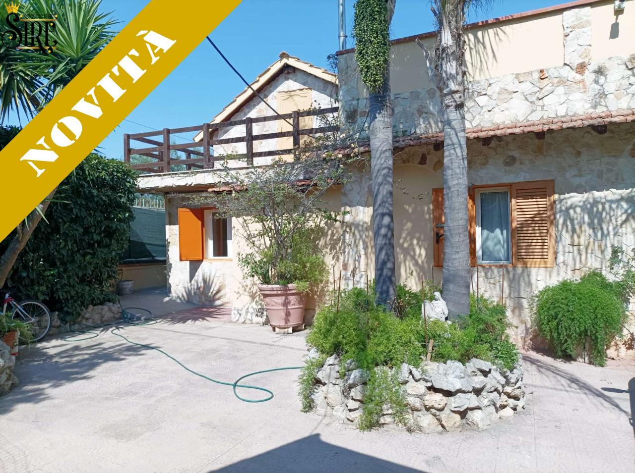 Villa de 4 habitaciónes en Trani, Italy No. 5669