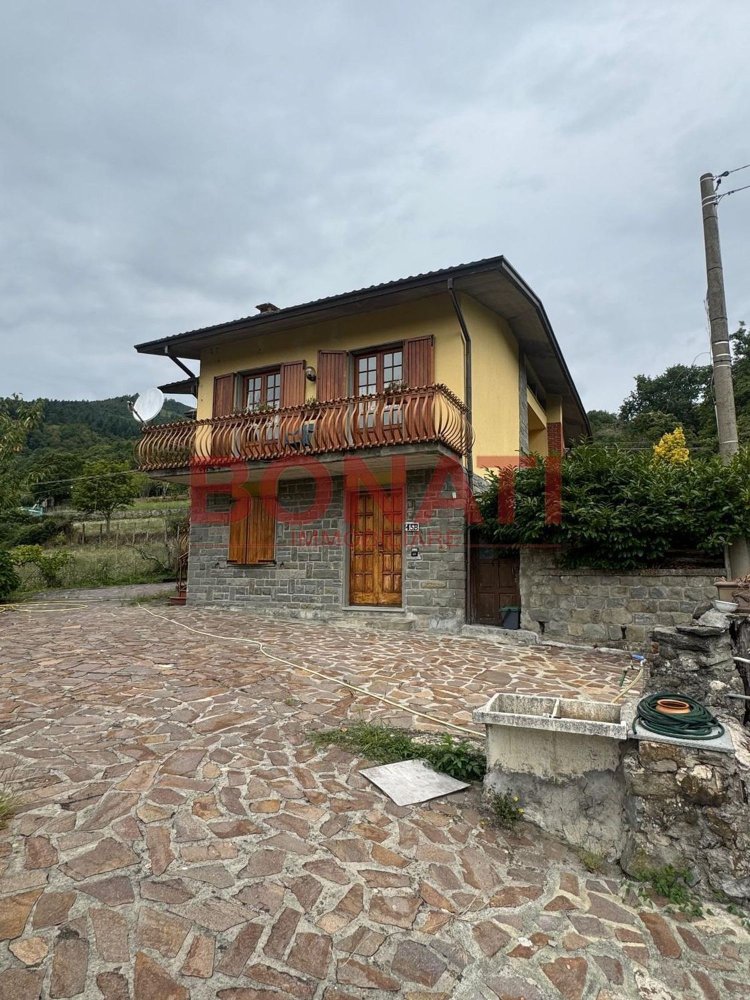 10 bedrooms Villa in Comano, Italy No. 384420