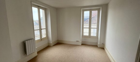 3 bedrooms Apartment in Montargis, France No. 78119 4
