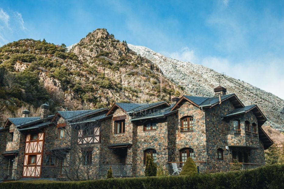 50 bedrooms Commercial property in Andorra, Spain No. 7370