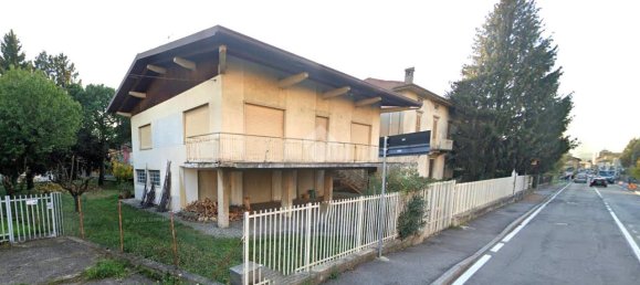 10 rooms Villa in Almè, Italy No. 2118 5