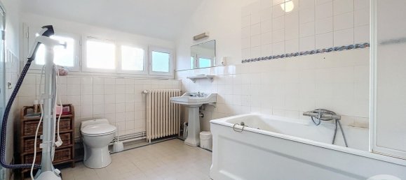 3 bedrooms House in Chartres, France No. 155456 14