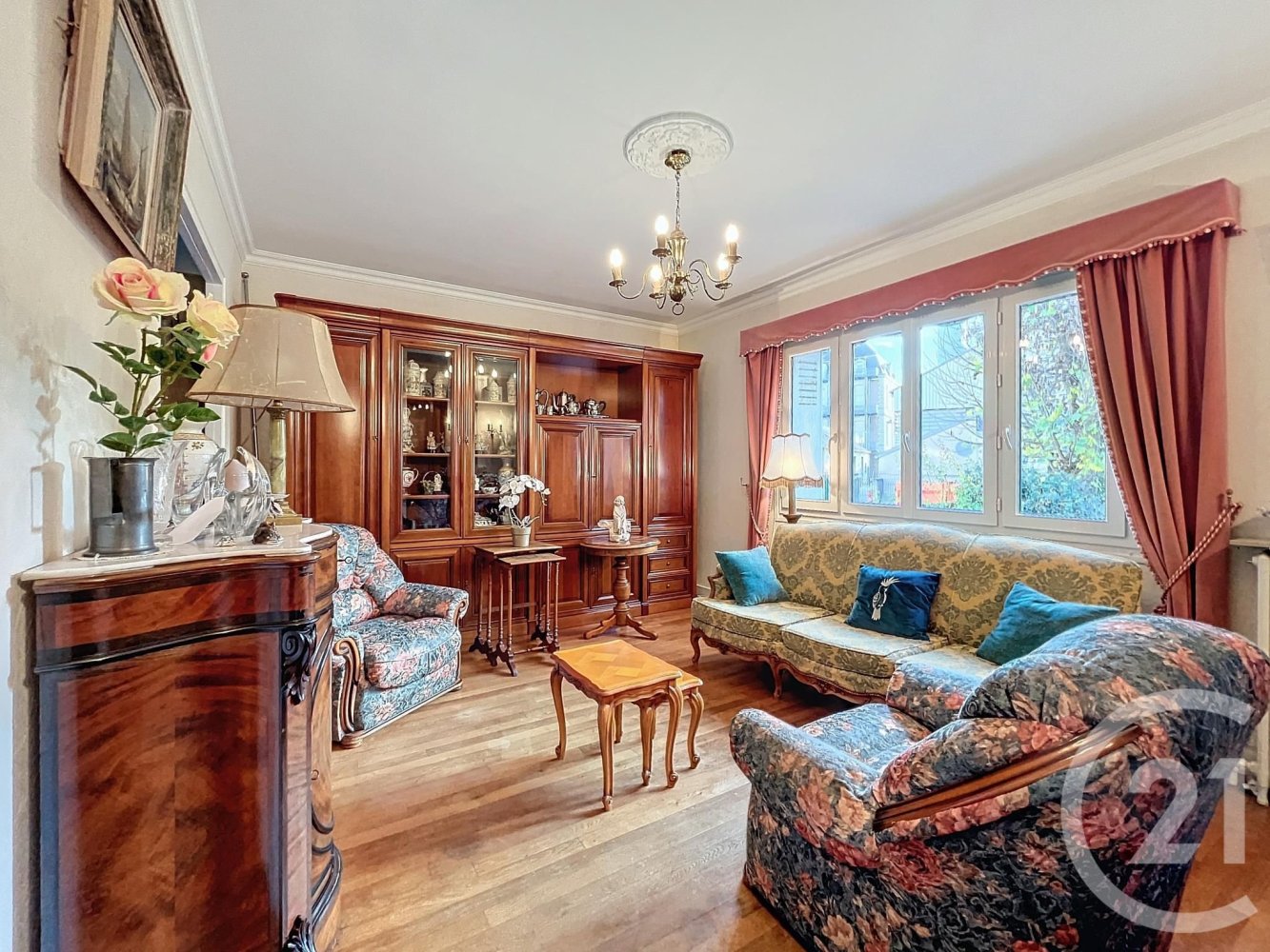 3 bedrooms House in Chartres, France No. 155456