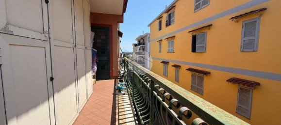 3 bedrooms Apartment in Naples, Italy No. 357615 3