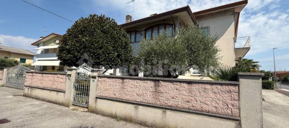 4 غرف نوم فيلا في Udine, Italy رقم 268617 2