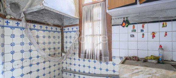 6 bedrooms Building in Porto, Portugal No. 12835 11