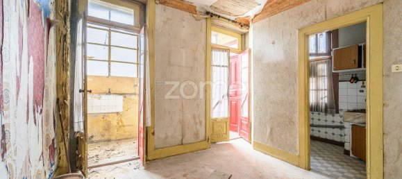 6 bedrooms Building in Porto, Portugal No. 12835 8