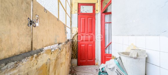 6 bedrooms Building in Porto, Portugal No. 12835 10