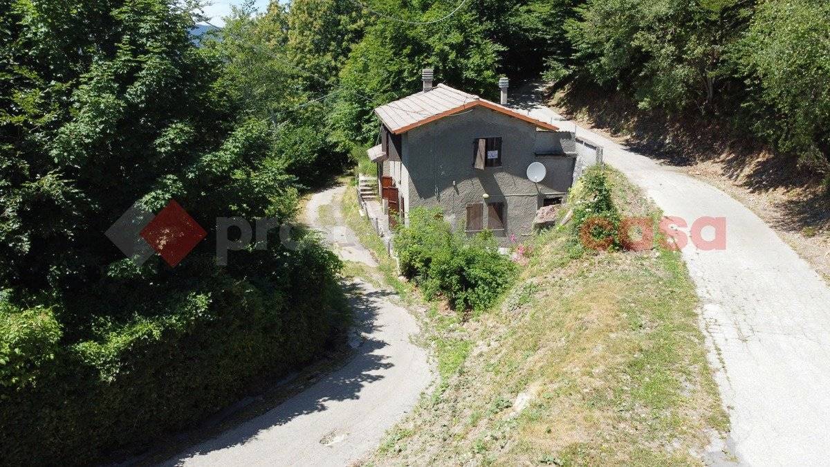 2 bedrooms House in Careggine, Italy No. 233370