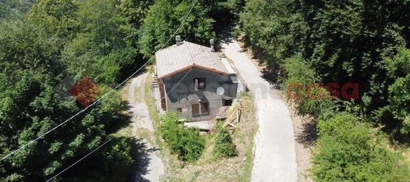 2 bedrooms House in Careggine, Italy No. 233370 2