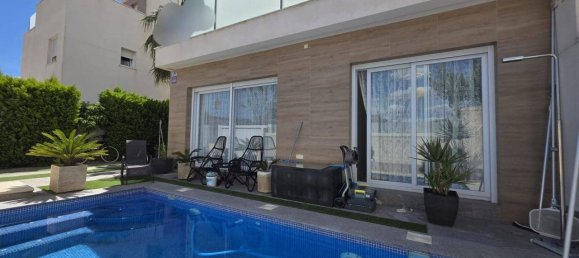 3 Schlafzimmer Haus in Alicante, Spain, Nr. 187989 4