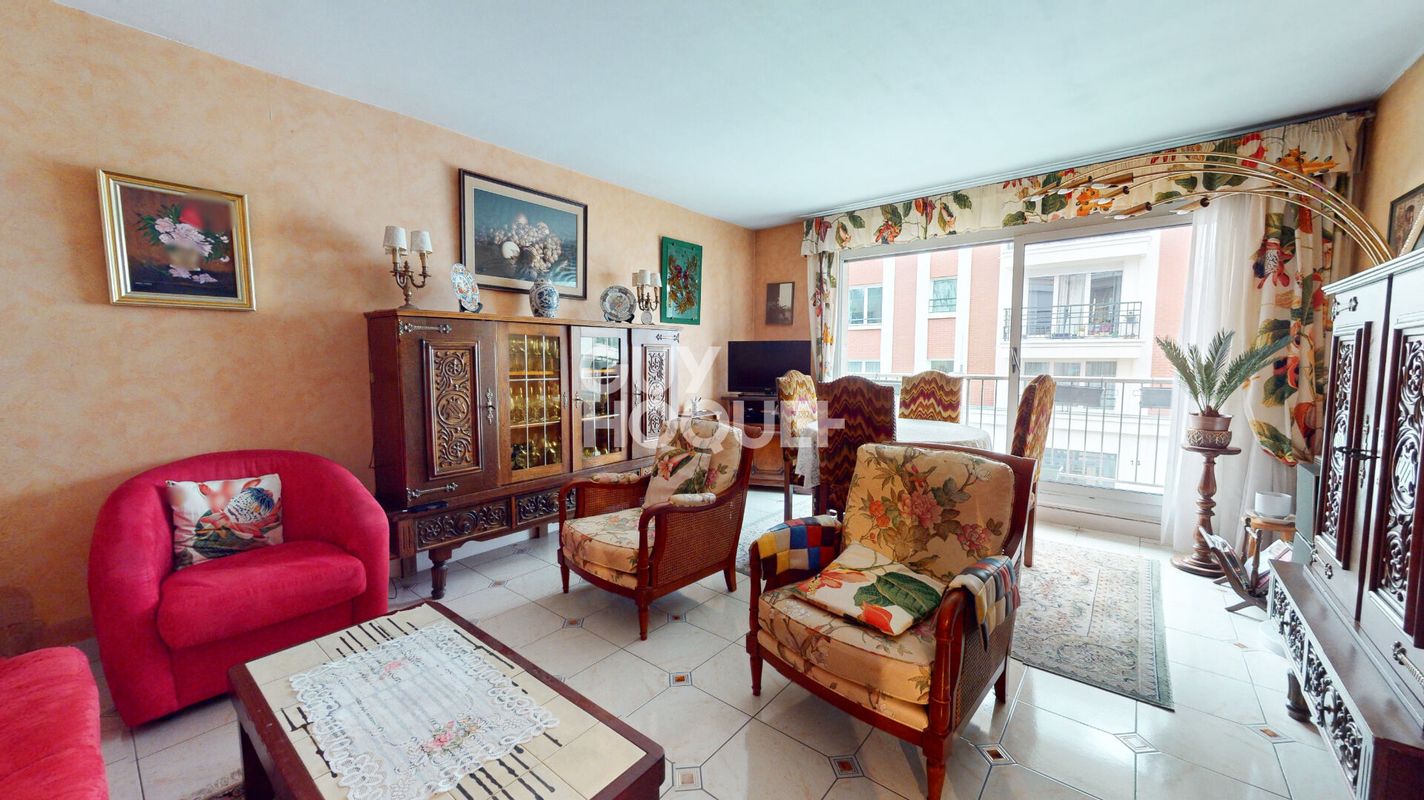 2 bedrooms Apartment in Les Lilas, France No. 175923