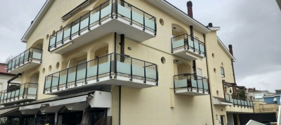 Apartamento de 3 dormitorios en Cattolica, Italy No. 352297 4