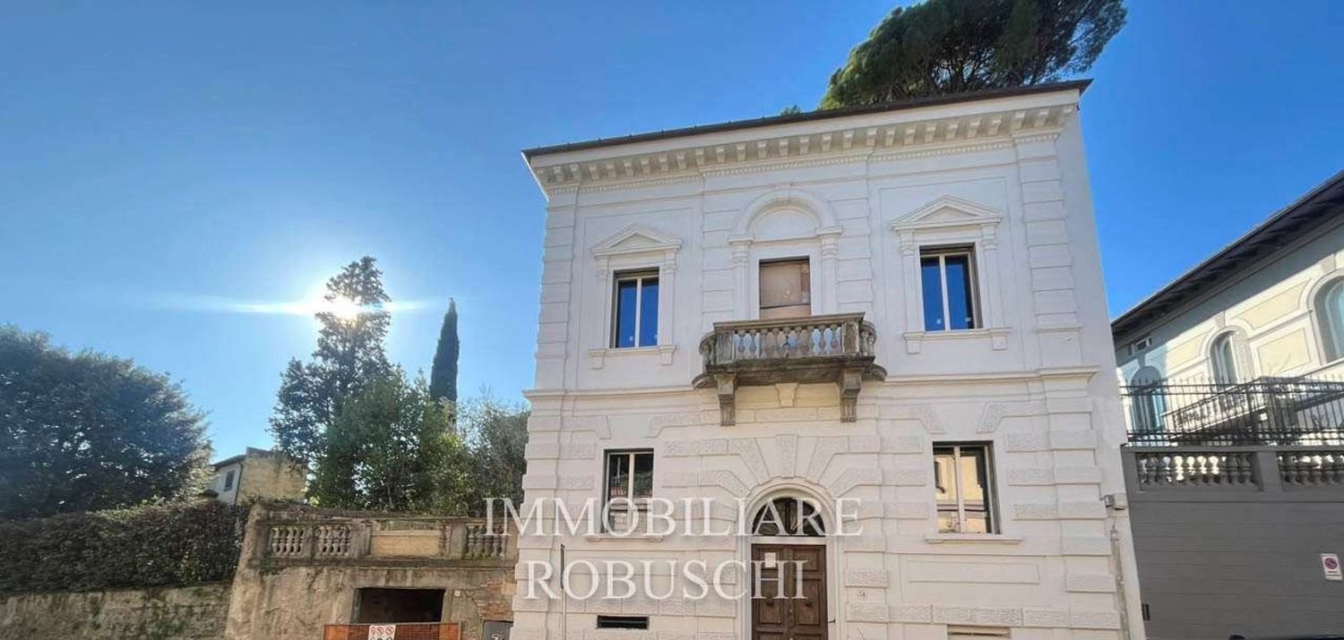 9 rooms House in Florence, Italy No. 192948