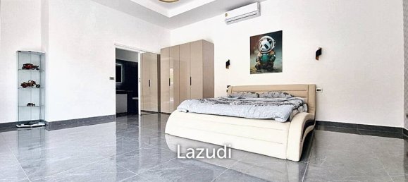 6 bedrooms Villa in Pattaya, Thailand No. 12989 9