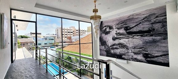 6 bedrooms Villa in Pattaya, Thailand No. 12989 7