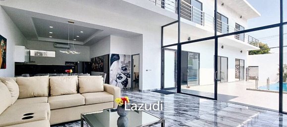 6 bedrooms Villa in Pattaya, Thailand No. 12989 3