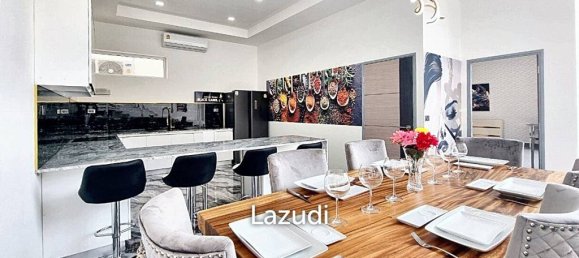 6 bedrooms Villa in Pattaya, Thailand No. 12989 5