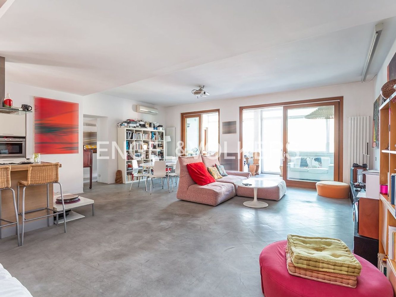 5 rooms Apartment in Rome, Italy No. 130001