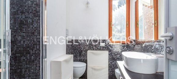 5 rooms Apartment in Rome, Italy No. 130001 9